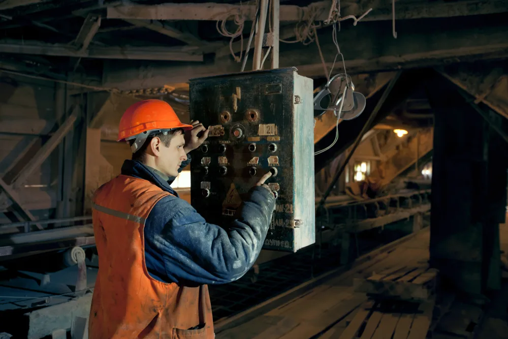 Operateurs de machines dans le traitement des metaux et minerais
